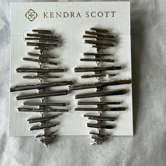 Kendra Scott Earrings - Picture 1 of 4
